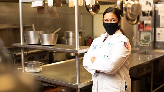 Ecolab employee wearing mask in commercial kitchen in corporate sustainability report strategy for COVID-19 Response